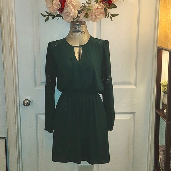 Express Dresses & Skirts - Emerald green above the knee dress